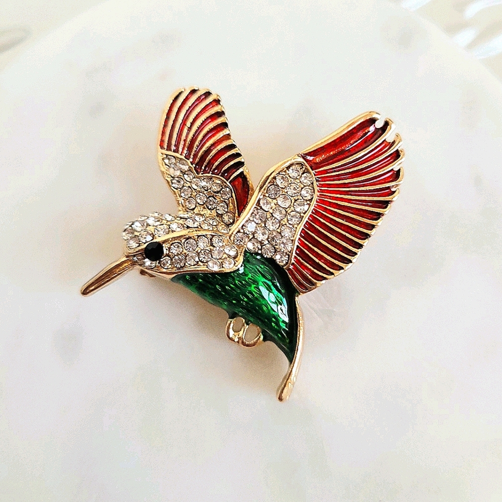 NWT - Adorable Hummingbird Brooch Pin